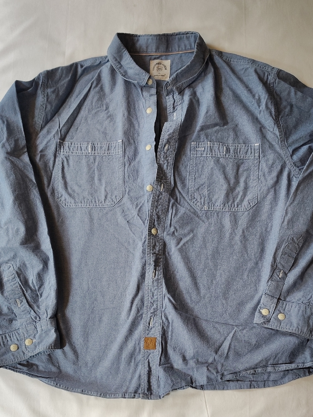 Men's Lightweight Chambray Customized Version Button-Down Shirt in Blue Denim